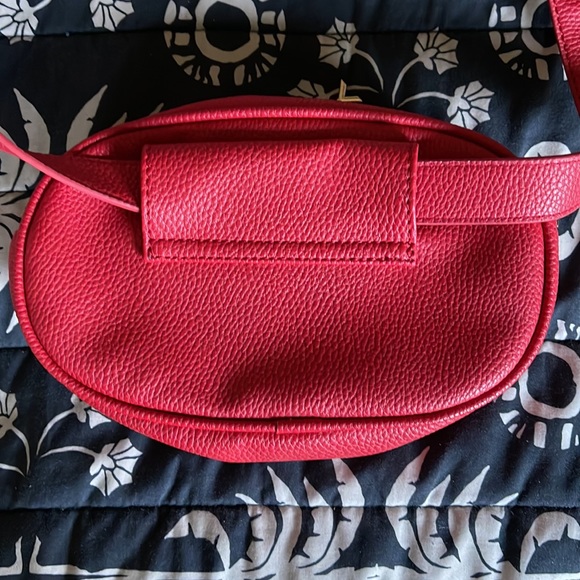 Marc New York Andrew Marc Red Quilted Faux Leather Waist Belt Bag 8.5"W x 6"H - Picture 3 of 6